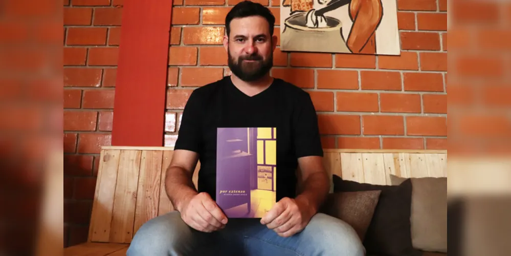 Kleber Bordinhão possui cinco livros de poesias publicados