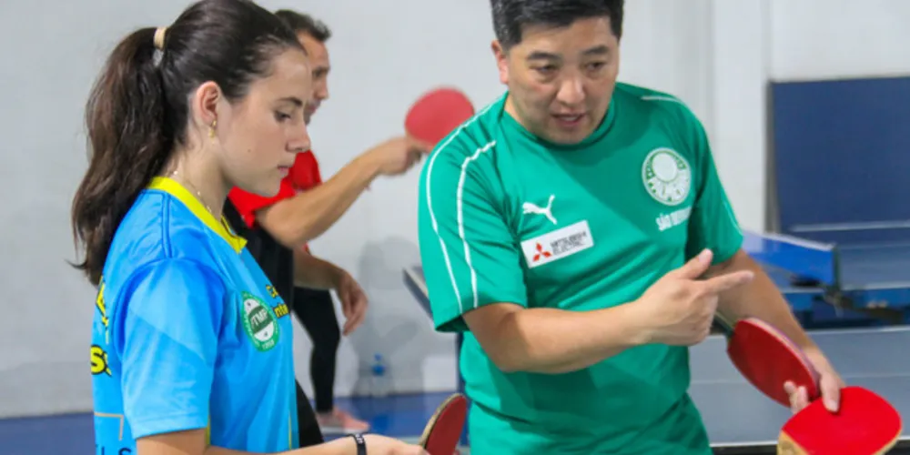 O atleta olímpico se aposentou da quadra há alguns anos, porém nunca deixou a raquete de lado, hoje em outra função, procura ser um embaixador desse esporte