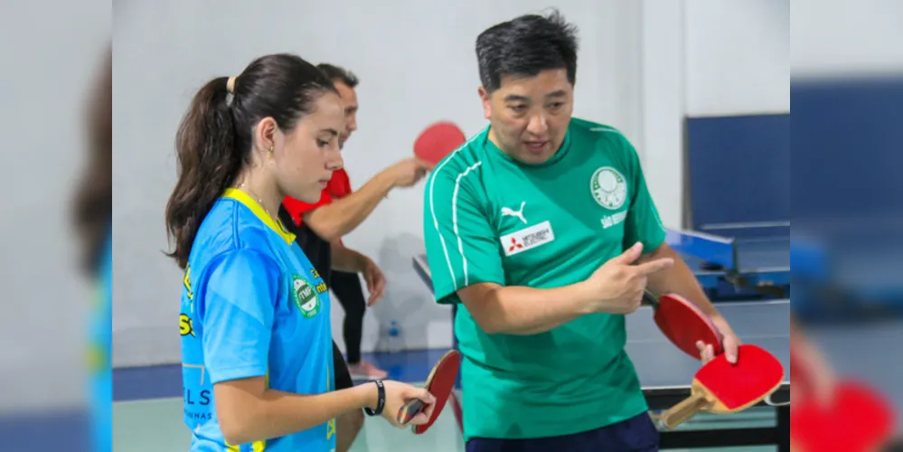 O atleta olímpico se aposentou da quadra há alguns anos, porém nunca deixou a raquete de lado, hoje em outra função, procura ser um embaixador desse esporte