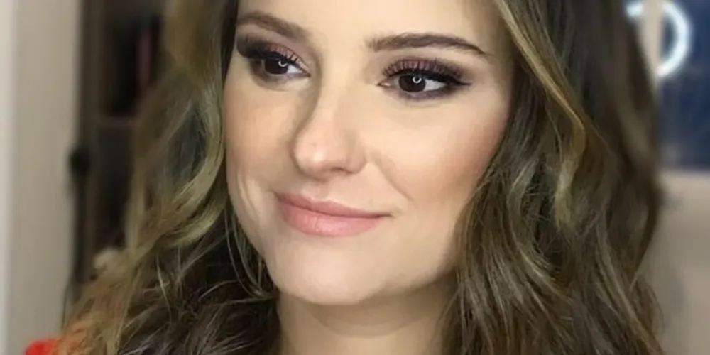 A empresária Vanessa Gregorczyk Garofani receberá as felicitações pela passagem de seu aniversário na próxima segunda-feira (16). Vanessa responde pela badalada franquia de acessórios Maria Dolores em nossa cidade, que vem cada dia mais conquistando as mulheres da nossa região. Da coluna RC o desejo de sucesso e felicidades.