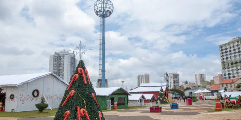 Vila do Papai Noel tem 17 construções em área de 1.250m2; palco principal também tem programação cheia