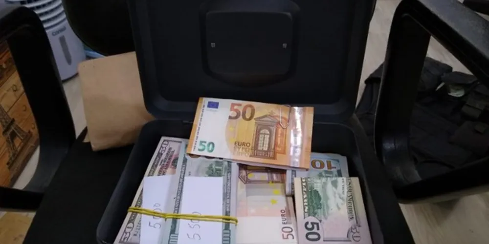 Representantes de uma empresa pagaram R$ 700 mil a um funcionário da companhia, em troca de vantagens indevidas
