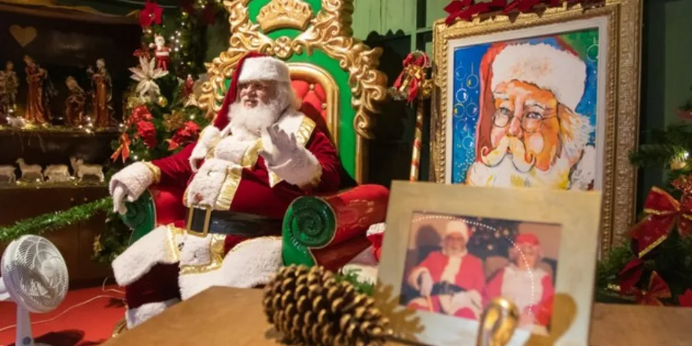 Papai Noel chegou em carreata. Programação continua nesta sexta-feira (13) e segue até dia 22

