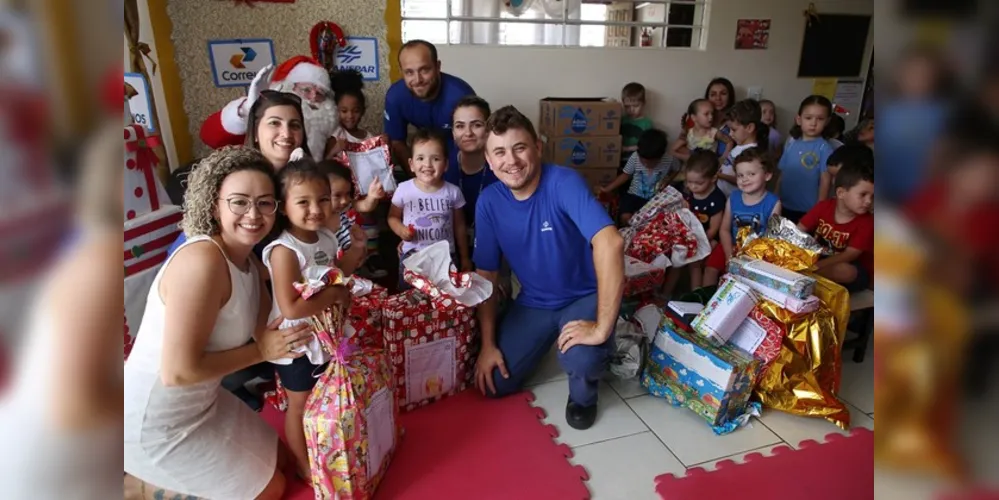 Pelo nono ano consecutivo, empregados da companhia participaram da campanha social Papai Noel dos Correios, batendo recorde de mobilização ao apadrinharem 937 crianças do Estado