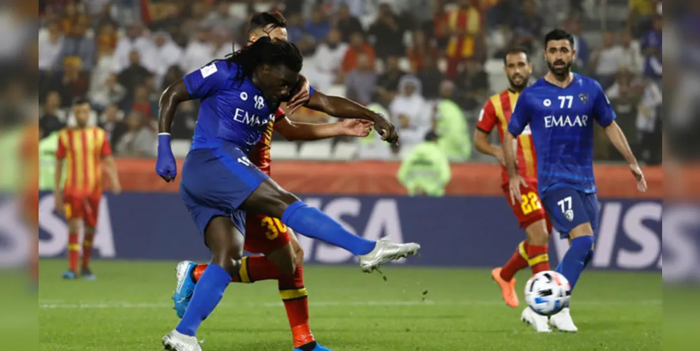 Centroavante francês Gomis fez o único gol da partida