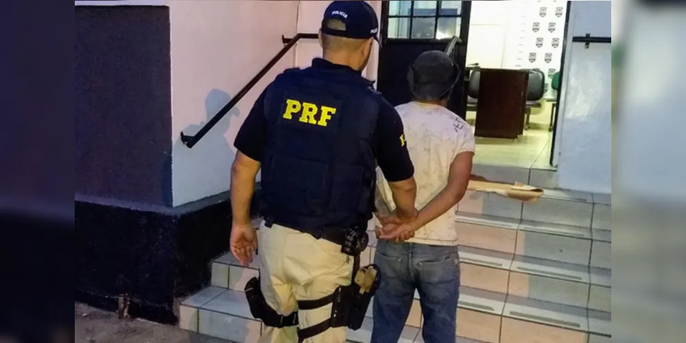 Suspeito era passageiro de carro abordado pela PRF em fiscalização de rotina