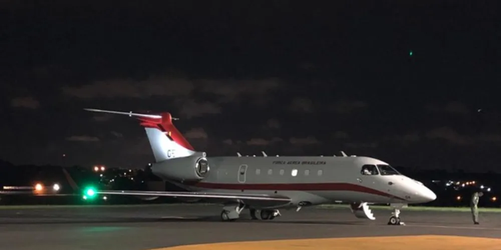 Aeronave pousou em Ponta Grossa na noite de sábado