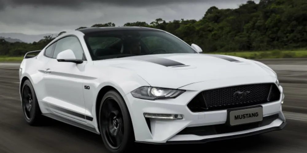 Ford Mustang Black Shadow: série tem teto e aerofólio pretos e rodas de 19 polegadas