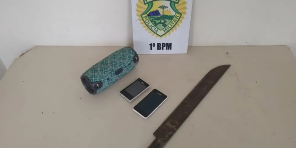 Minutos após o assalto, a vítima pediu ajuda de uma equipe policial que realizou patrulhamento na Vila Dalabona