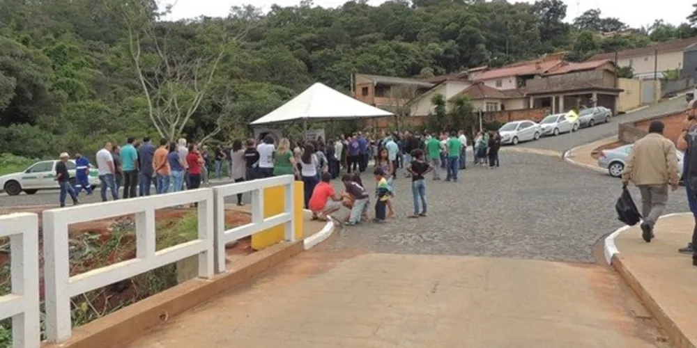 Com cerca de 24 metros de extensão e mais de R$758 mil reais investidos, a ponte fica próxima à Avenida Fluviópolis e a Rua Amazonas