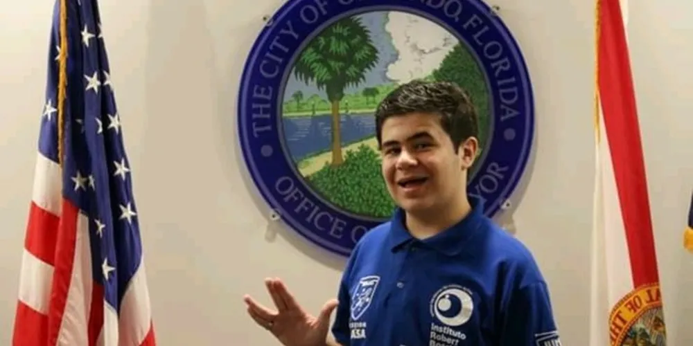 Raul, estudante de 16 anos do Colégio Estadual Arlindo Carvalho de Amorim, passou por uma imersão em Harvard, nos Estados Unidos