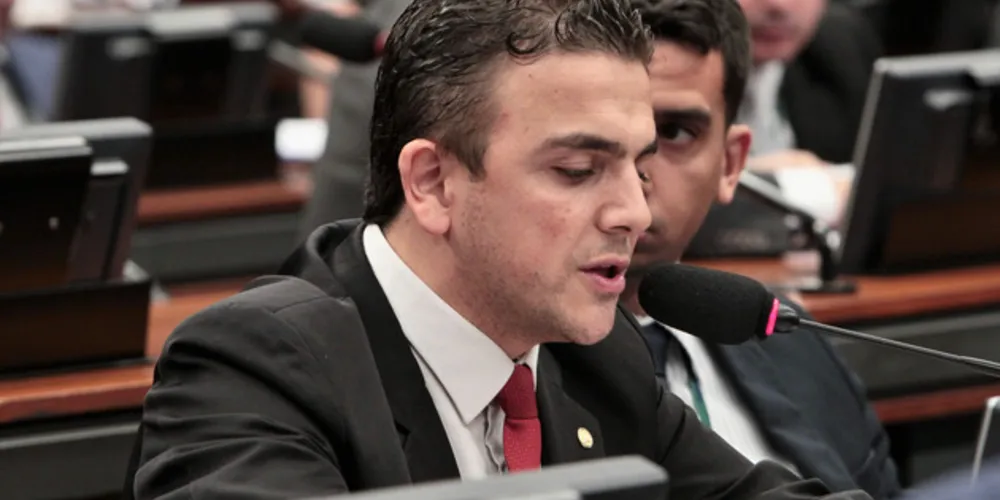 Imagem ilustrativa da imagem Aliel vota contra aumento do "fundão" eleitoral