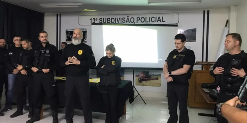 Operação conta com dezenas de policiais civis e militares e de guardas municipais da cidade