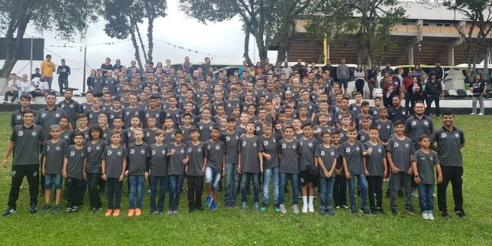 Os atletas viajaram nessa quarta (18), para a cidade de Balsa Nova