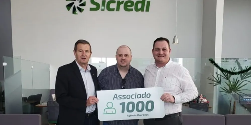 Anderson Schneider, recebe placa de reconhecimento como associado número mil