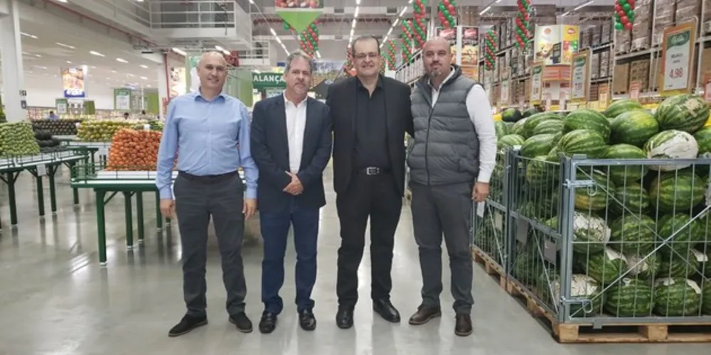 Na foto, Gerson (Portare), Valtão (Vereador), Belmiro Gomes (Assaí) e Marcio Godoi (Portare)