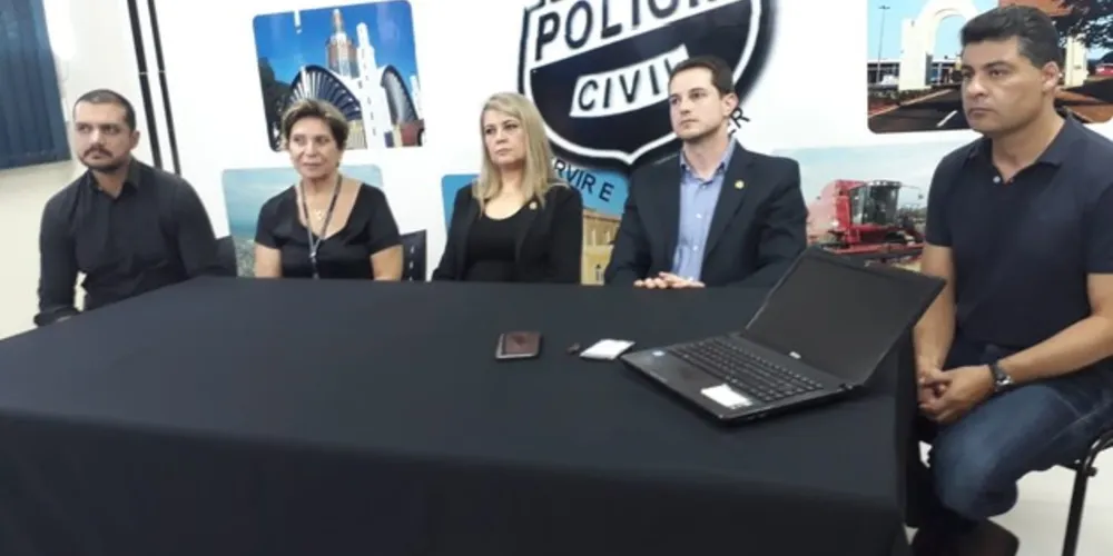 Segundo o delegado Jasinski, o rapaz foi detido em sua residência no bairro de Oficinas onde a polícia encontrou notebook, pendrive, Hd utilizado para guardar os dados da prefeitura.