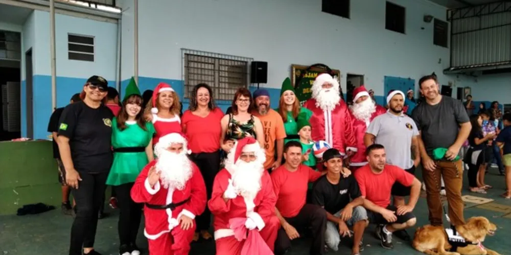 Festa contou com forças de segurança e Papai Noel da PRF