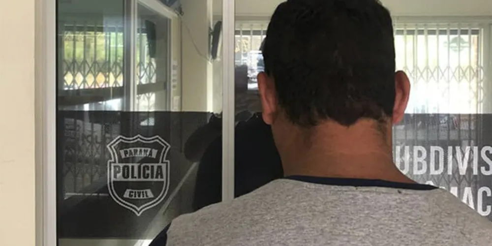 Suspeito foi encontrado em casa e arma usada no crime foi apreendida pela polícia
