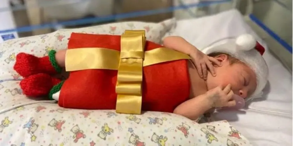 Hospital Divina Providência, em Porto Alegre, vestiu os bebês que estão na UTI neonatal como “pacotinhos” de presente
