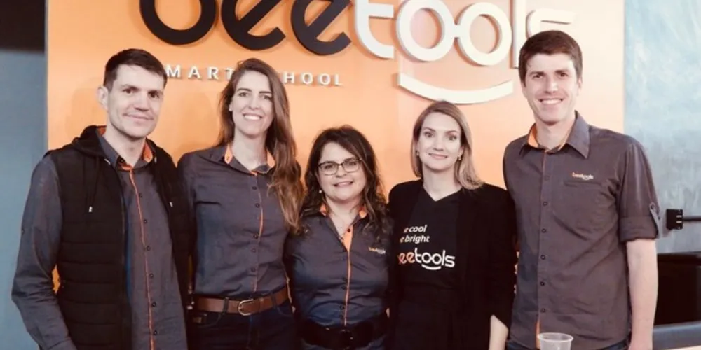 Escola é pioneira no ensino do idioma com tecnologias como Realidade Virtual (VR), Gamificação, Big Data e Inteligência Artificial