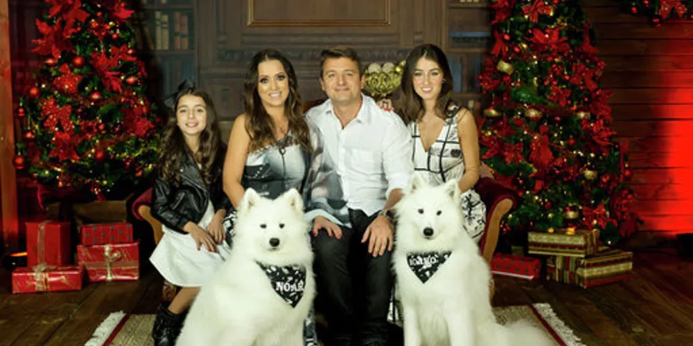 Guilherme Farhat, Isabela de Sá Farhat, Luana de Sá Camlofski, Giovana de Sá Farhat e os seus dogs Icaro e Noah