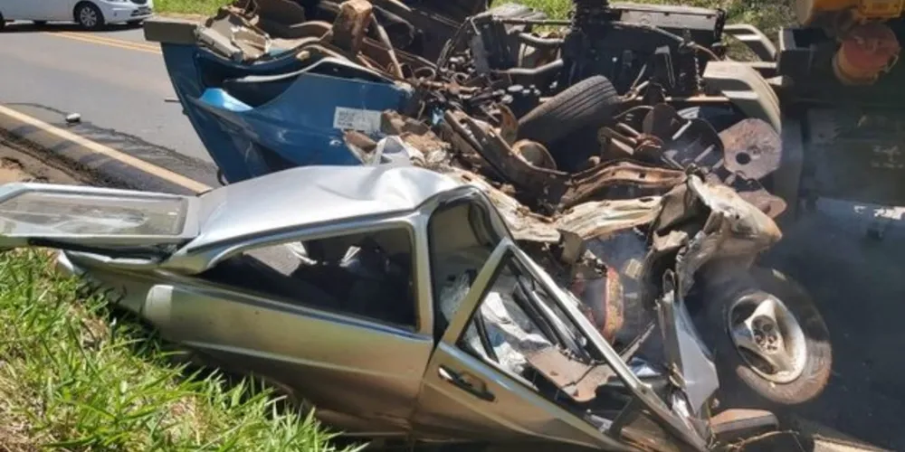 o acidente teria sido provocado pelo automóvel, que invadiu a pista contrária.