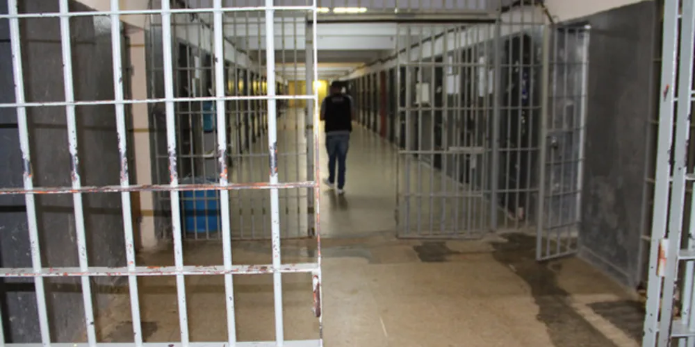 Mais de 1,6 mil detentos serão liberados em todo o Estado. Nos Campos Gerais, 96 presos entrarão em liberdade temporária.