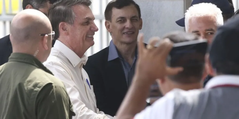 Presidente mostrou a mão revelando três números