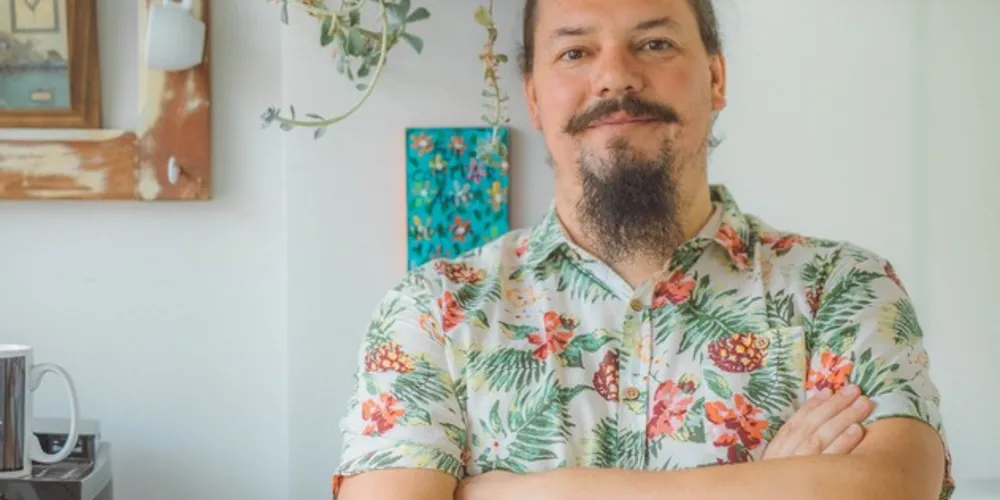LAERTES SOARES - Fotógrafo que por onde passa deixa seu nome em destaque. Consagrado na área de casamento onde tem realizado registros por todo mundo. Já premiado com várias fotografias nas melhores associações de fotografia do mundo. Hoje também tem um trabalho voltado a fotografia publicitária e com campanhas vinculadas por todo Brasil. Este ano de 2020 Laertes Soares segue voltado totalmente a excelência de seu trabalho, ano que já entra com uma agenda incrível, com trabalhos por todo Brasil e fora do país. "Vamos para um ano que queremos marcar ainda mais nosso nome na fotografia com muito trabalho e amor no que fazemos."
