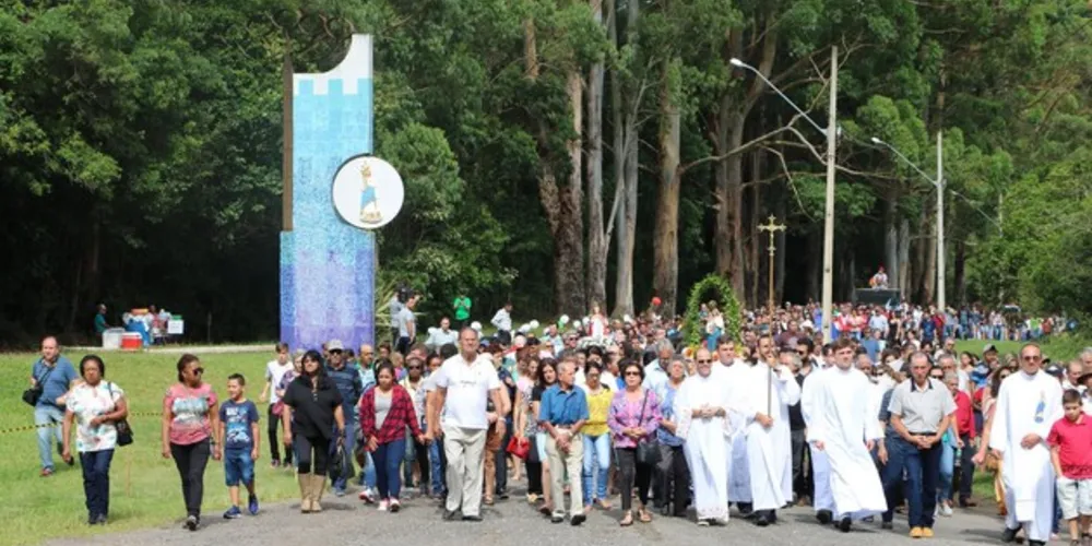 A Procissão da Matriz ao Santuário é parte tradicional da festa