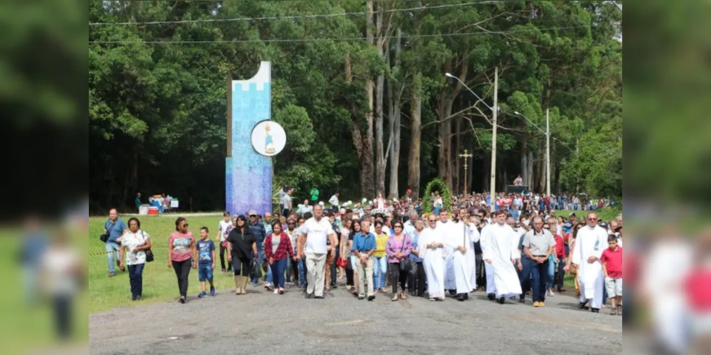 A Procissão da Matriz ao Santuário é parte tradicional da festa