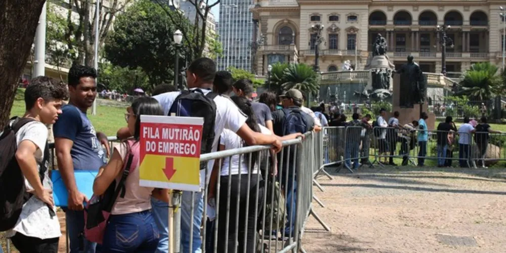 A pesquisa também indica que 65,1 milhões de pessoas não estão trabalhando