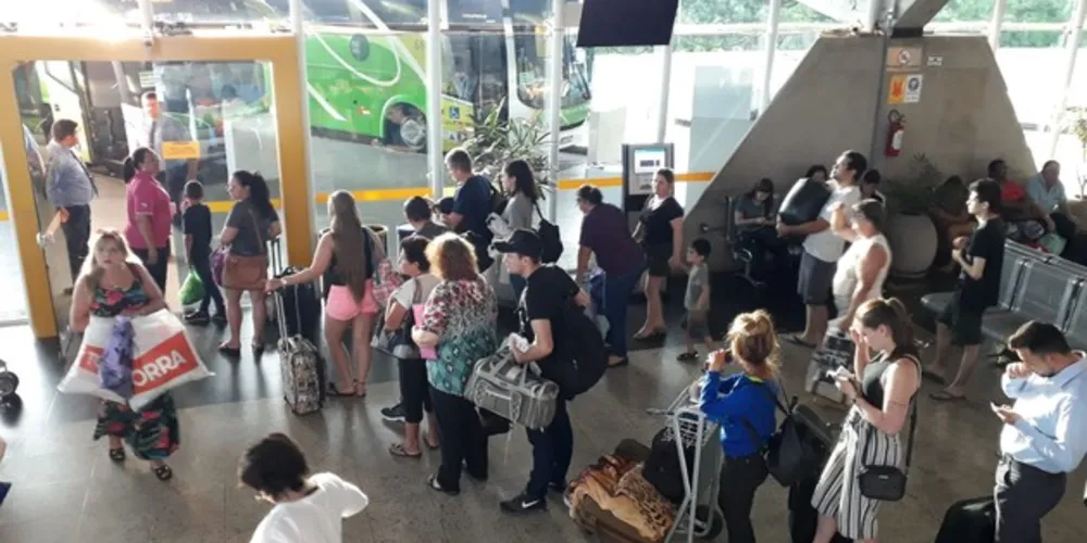 Os principais destinos é a capital Curitiba e os estados de Santa Catarina e São Paulo