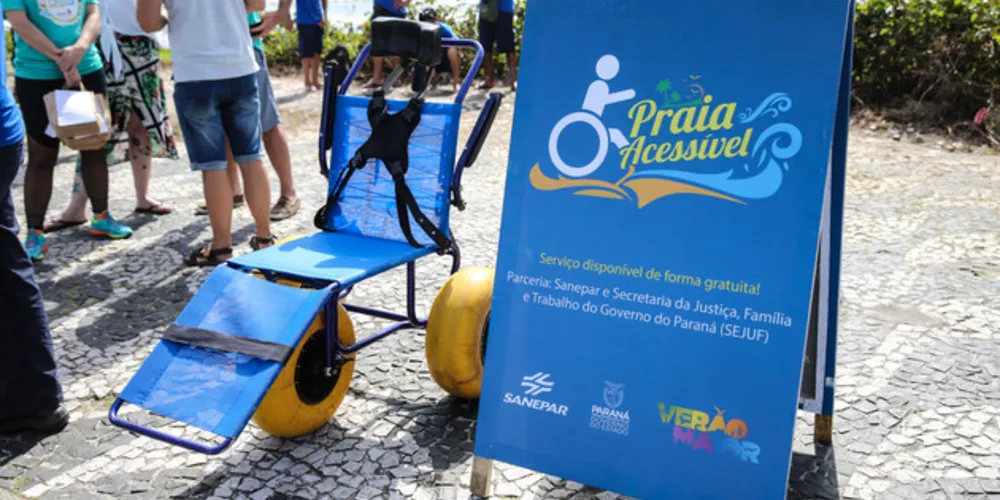 Cadeiras anfíbias estão disponíveis em três cidades do litoral paranaense