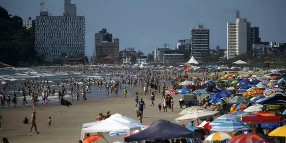 Sanepar pediu para que veranistas 'economizem' água.