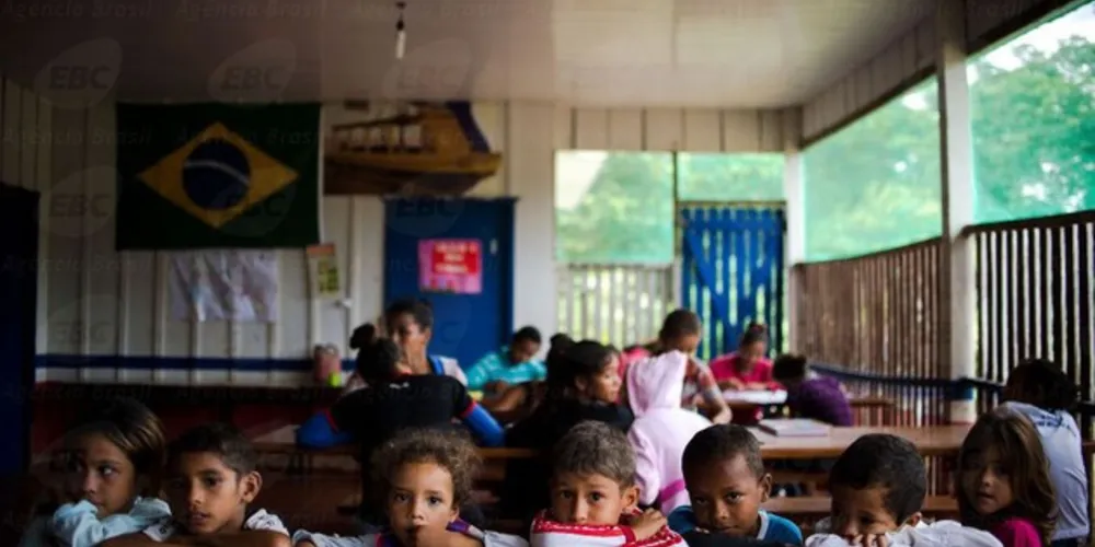 Nos ensinos médio e fundamental, número de alunos diminuiu

