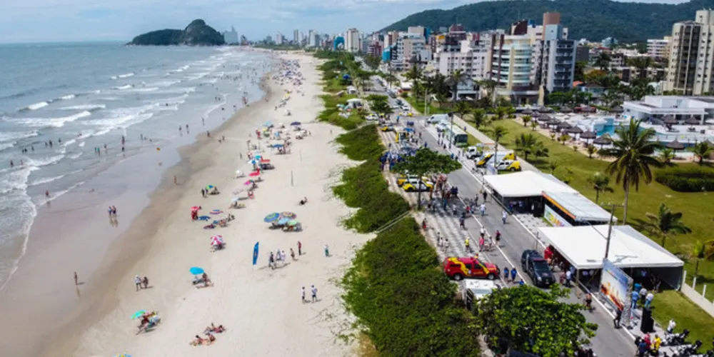 Pela primeira vez, alpinistas serão os responsáveis pelo show da virada do ano e irão escalar o Morro do Boi, em Matinhos, e farão o acionamento remoto dos fogos na  balsa estendida no mar, na Praia Central de Guaratuba
