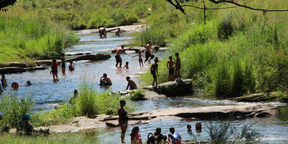 Localizado na região de Uvaranas, nos finais de semana e feriados de fim de ano o fluxo de banhista é grande e as reclamações dos usuários de falta de segurança infraestrutura e orientação de placas de perigo em locais profundos também.