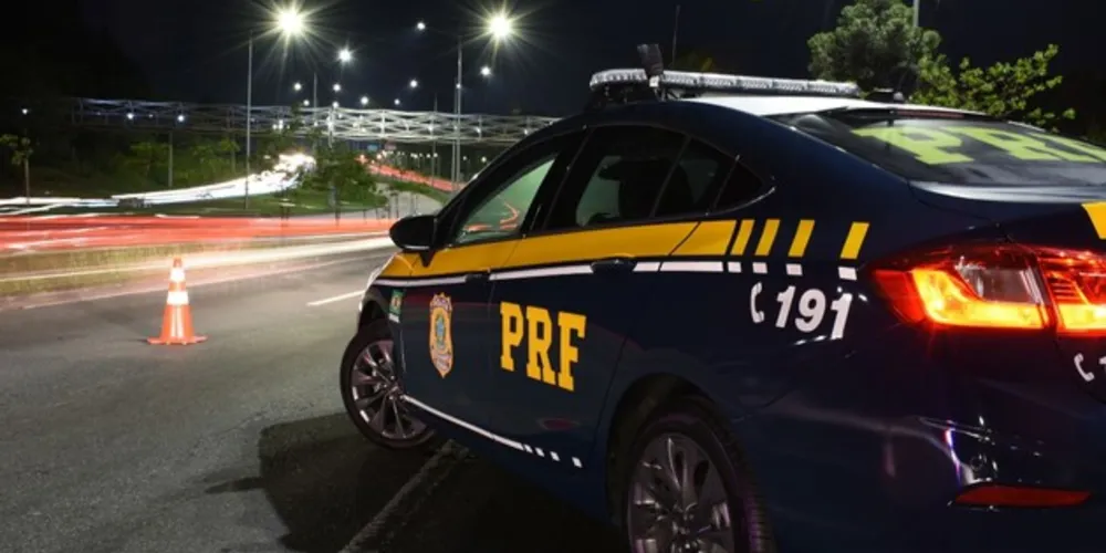 PRF foi acionada pelo condutor do ônibus ao parar no posto da polícia na BR-277, em Irati