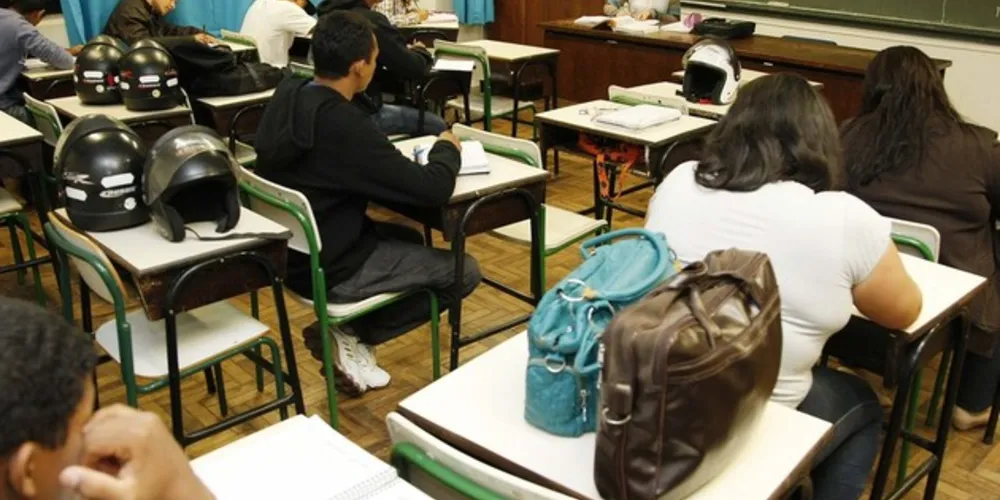 Atualmente, a rede estadual de ensino possui 92 Centros Estaduais de Educação Básica para Jovens e Adultos (CEEBJAs) e 238 escolas de EJA