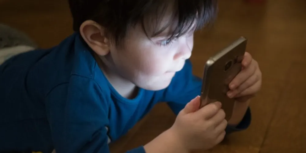 Os meninos são os mais prejudicados porque eles trocaram o tempo dedicado para as atividades físicas pelos telefones celulares