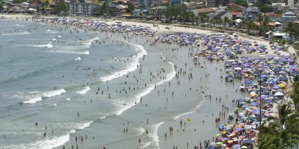 A Polícia Civil faz alerta em relação a furtos na praia e orienta os turistas que estão visitando o litoral do Paraná nesta temporada.