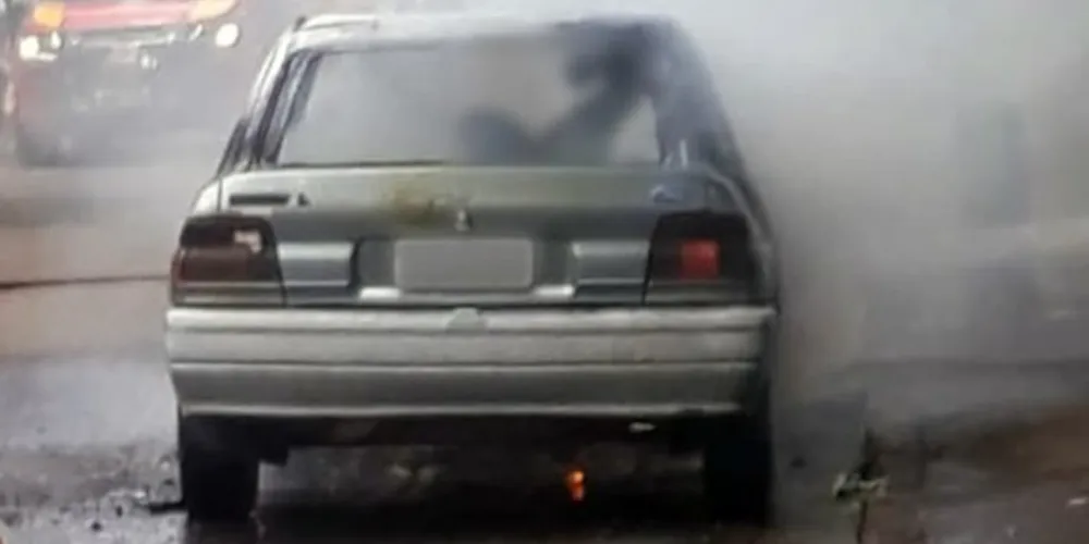 Segundo testemunhas, a vítima que estava dentro do automóvel não conseguiu sair do veículo antes que ele fosse consumido pelas chamas.