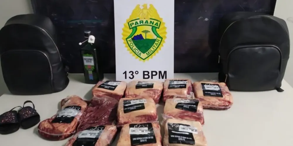 Carne foi escondida em mochilas