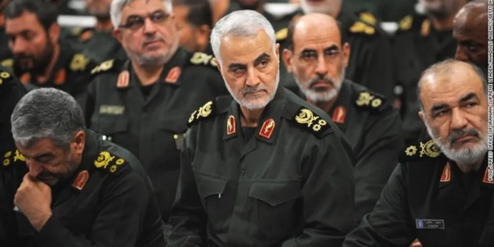 Imagem ilustrativa da imagem Milhares de pessoas participam do funeral de general iraniano