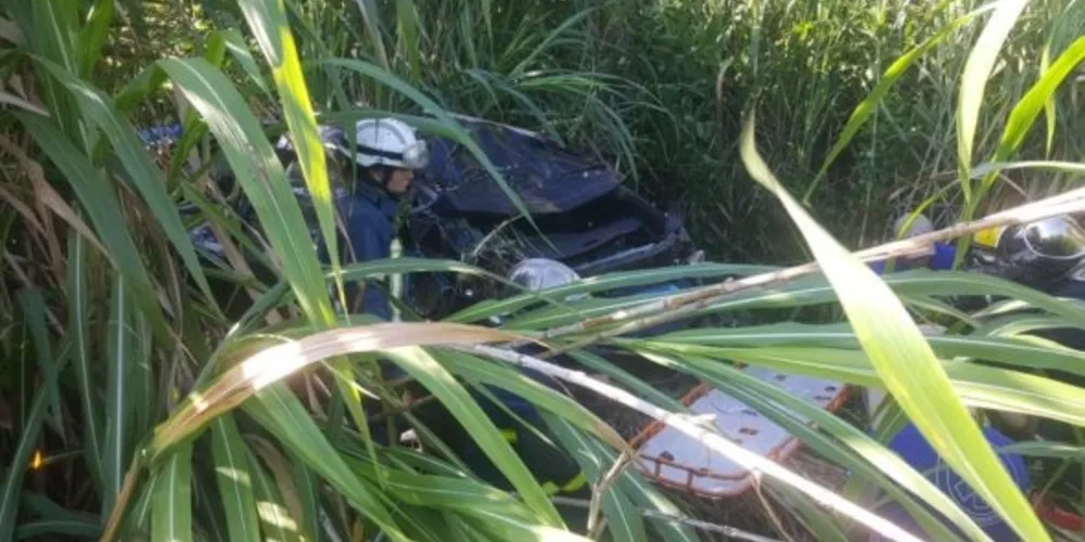 Vítimas estavam em carro que capotou na manhã deste domingo em Cascavel