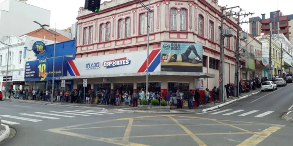 Quase 200 senhas foram distribuídas antes mesmo da abertura da Agência