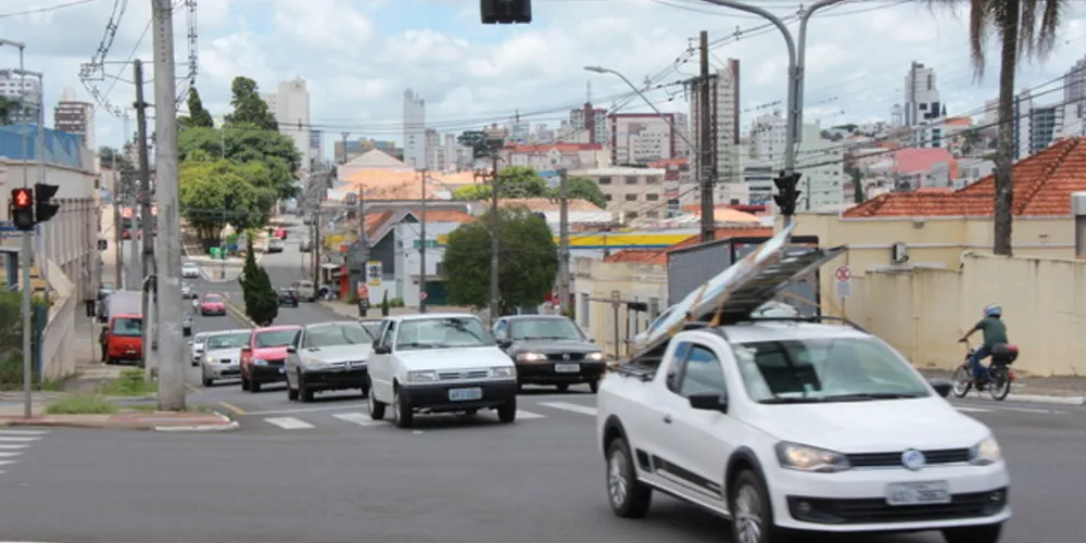 Avenida Carlos Cavalcanti, em Uvaranas, lidera em número de ocorrências de trânsito, aponta balanço do Pelotão de Trânsito da Polícia Militar.