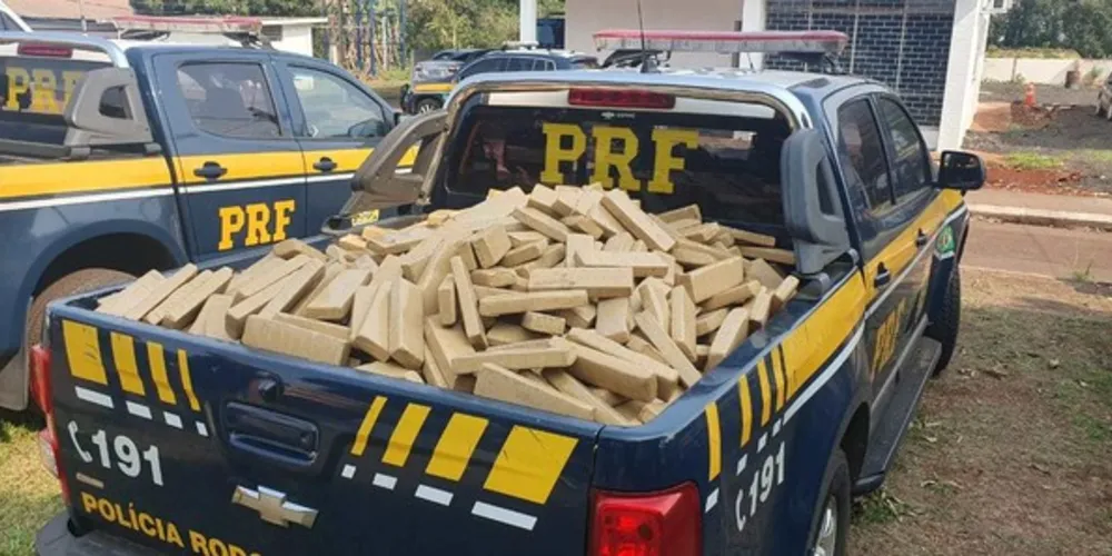 Mais de três toneladas de drogas foram apreendidas, além de milhões de carteiras de cigarro, localização de armas de fogo e prisões de suspeitos
